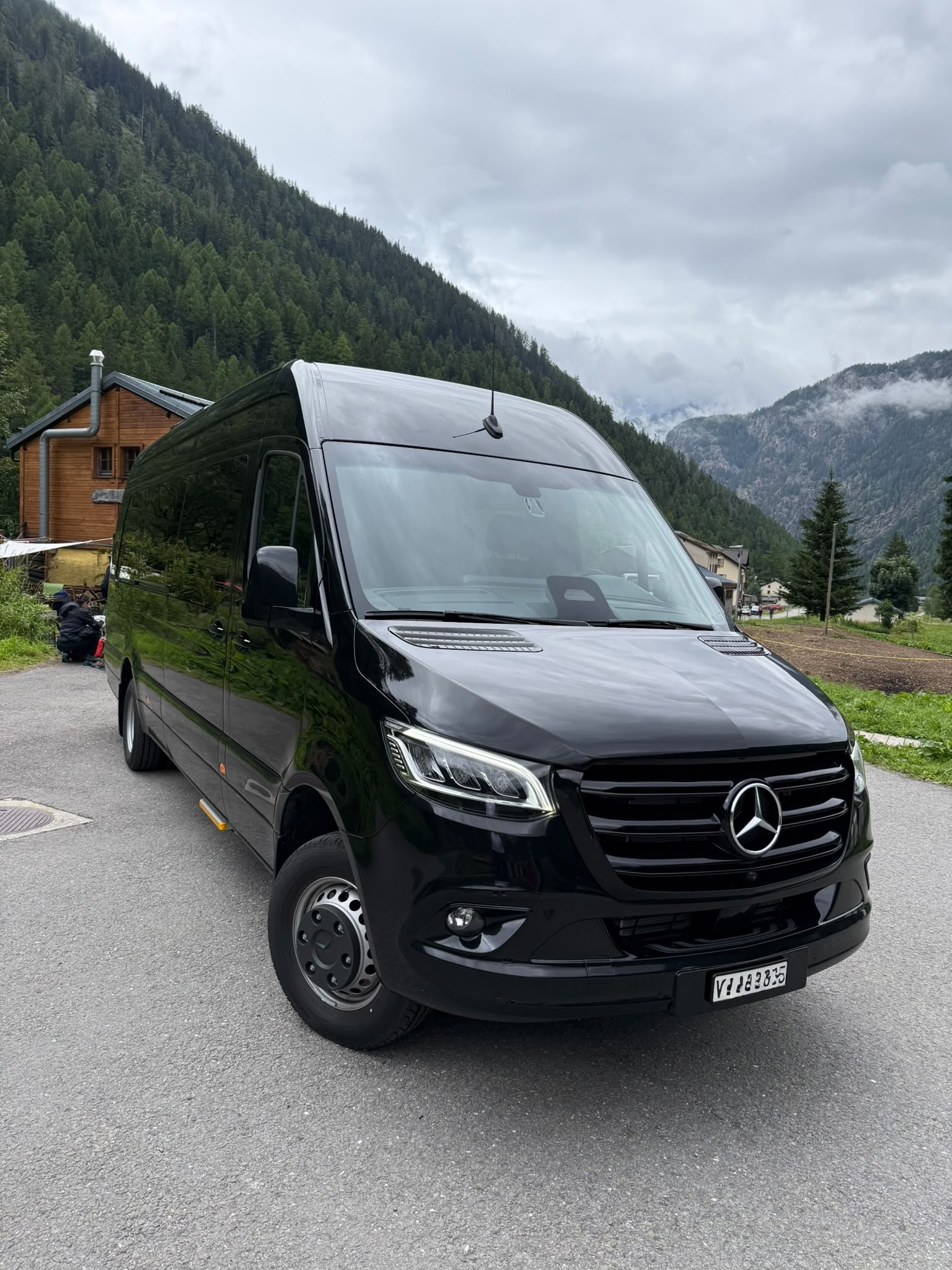 Mercedes-Benz Sprinter 19-seat group minibus